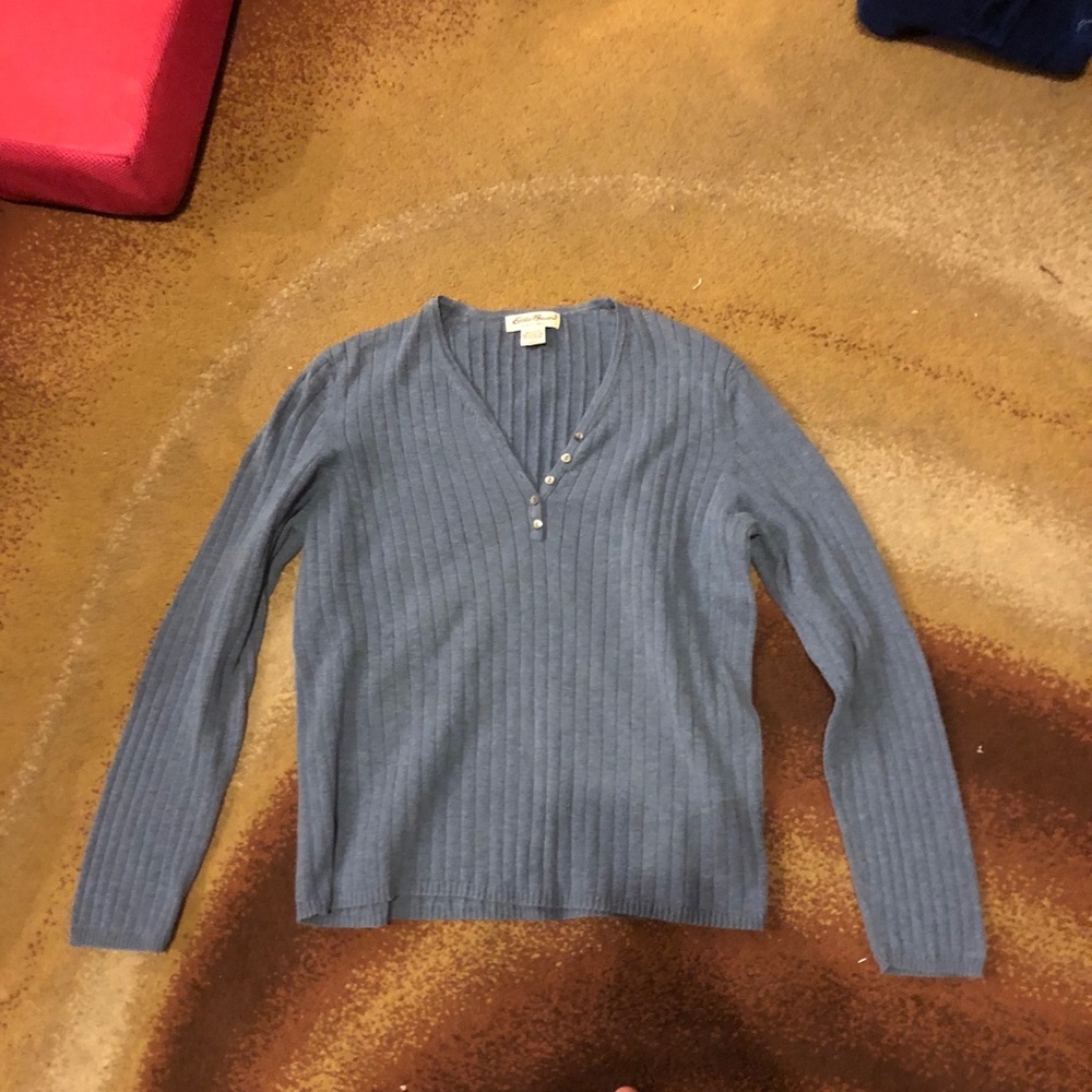 Light blue v neck sweater top never worn